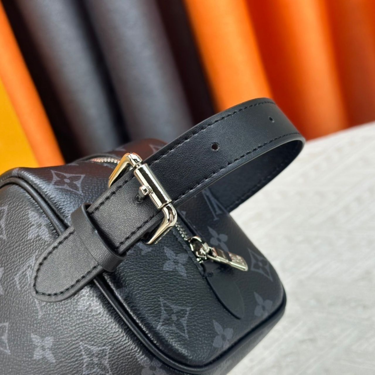 Louis Vuitton Locker Dopp Kit Monogram Eclipse 23cm M83113 - Image 9