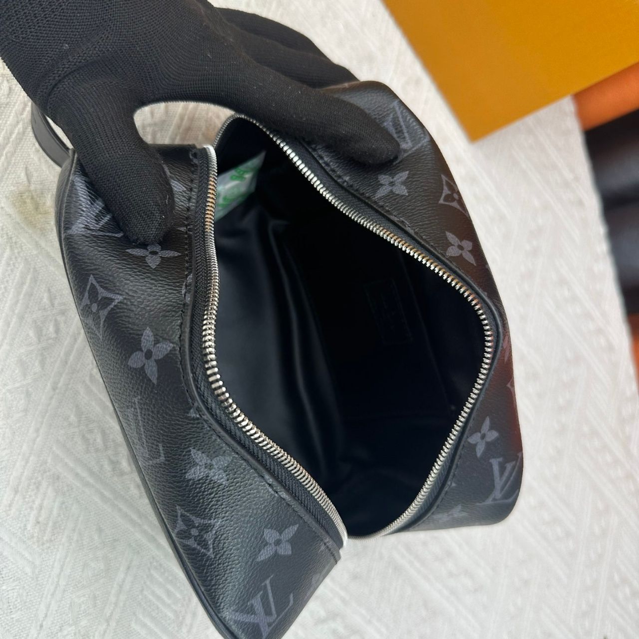Louis Vuitton Locker Dopp Kit Monogram Eclipse 23cm M83113 - Image 8