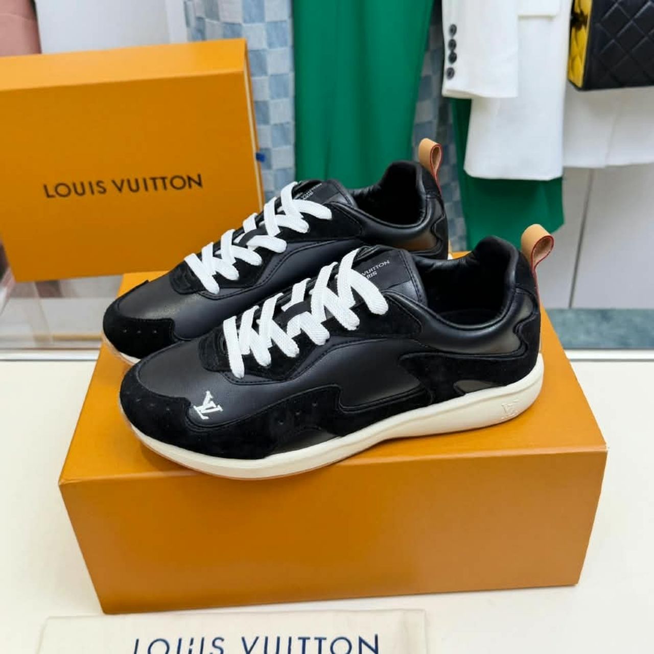 Louis Vuitton LV Drop 300 Sneaker Black 1AKQRW - Image 6