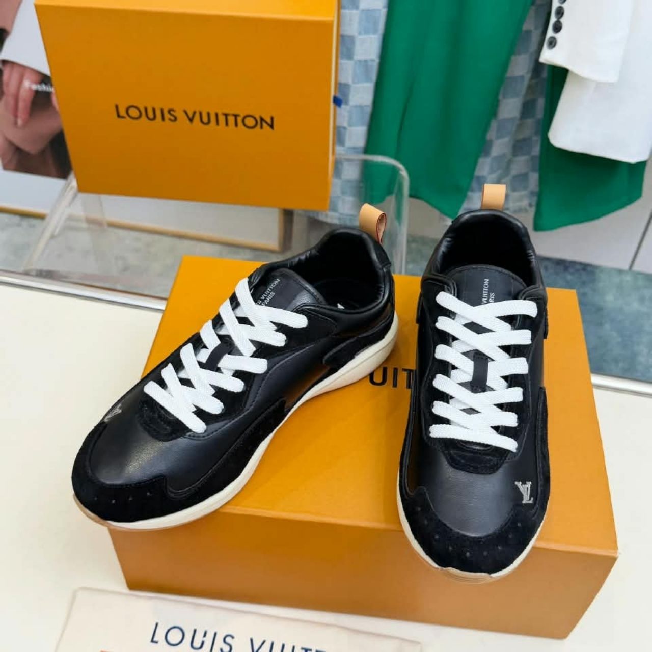 Louis Vuitton LV Drop 300 Sneaker Black 1AKQRW - Image 5