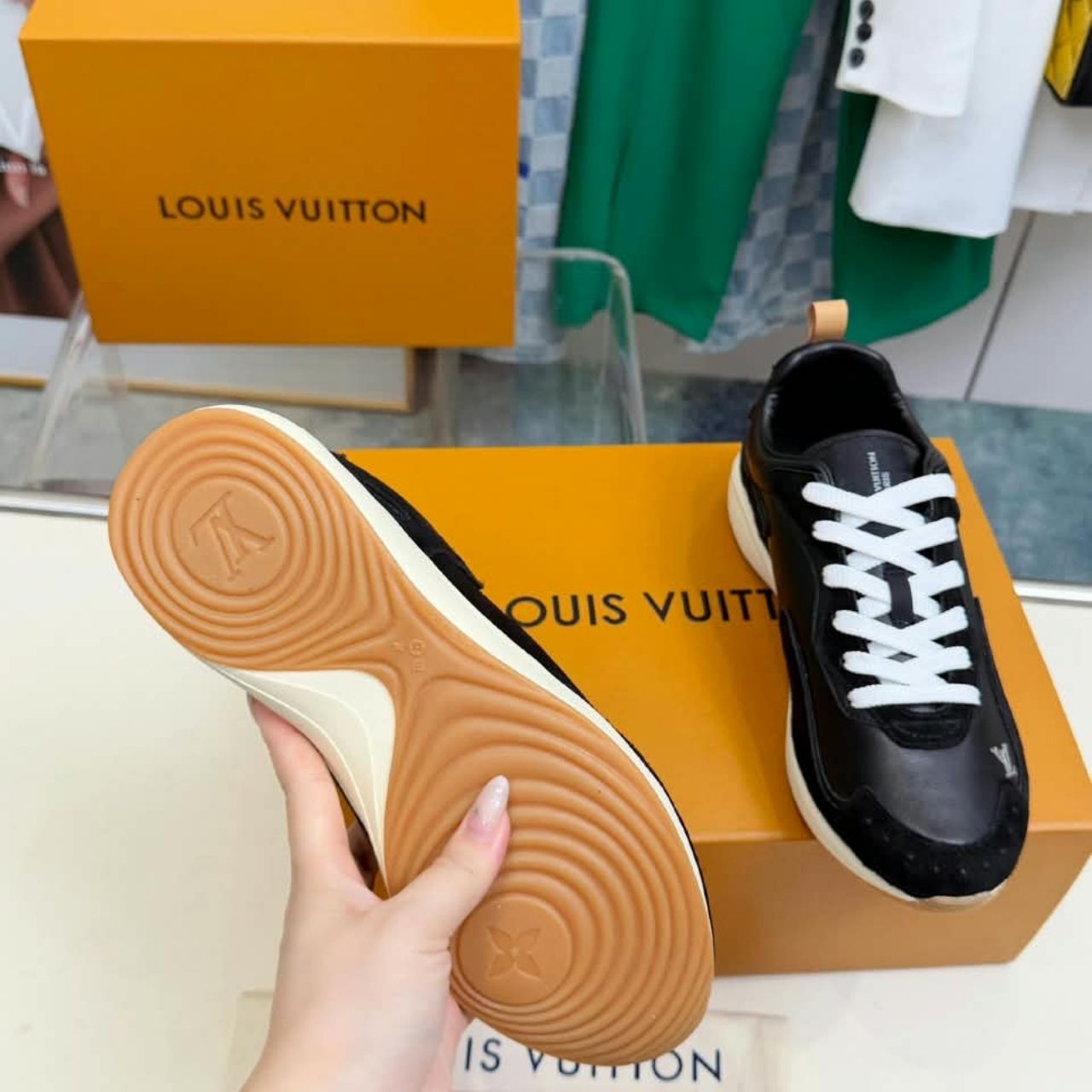 Louis Vuitton LV Drop 300 Sneaker Black 1AKQRW - Image 4