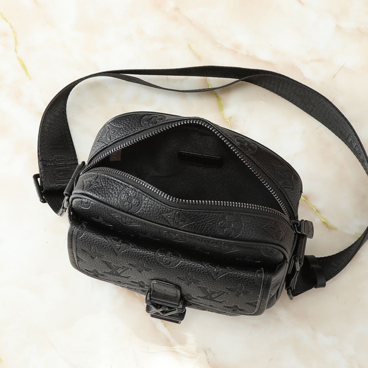 Louis Vuitton Getaway Messenger Monogram Shadow Embossed Black 20cm M12516 - Image 6