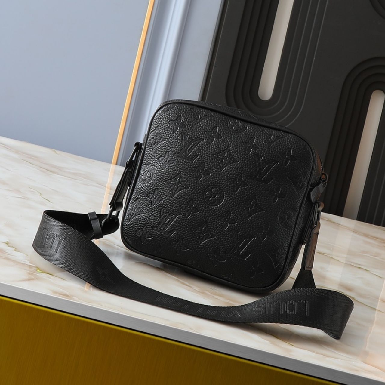 Louis Vuitton Getaway Messenger Monogram Shadow Embossed Black 20cm M12516 - Image 4