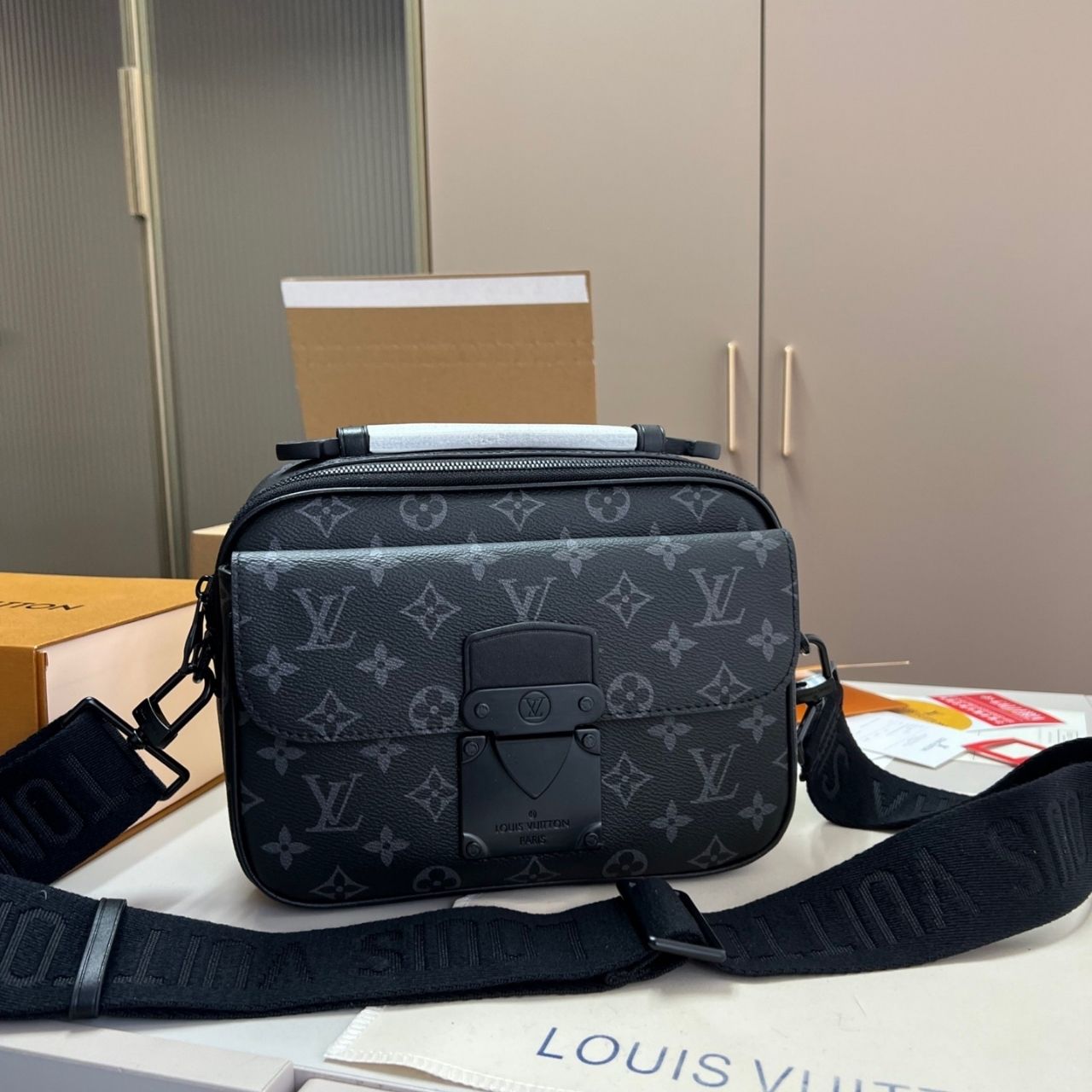 Louis Vuitton S Lock Messenger Monogram Eclipse 25cm - Image 3