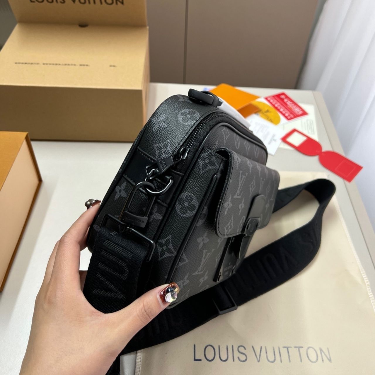 Louis Vuitton S Lock Messenger Monogram Eclipse 25cm - Image 5