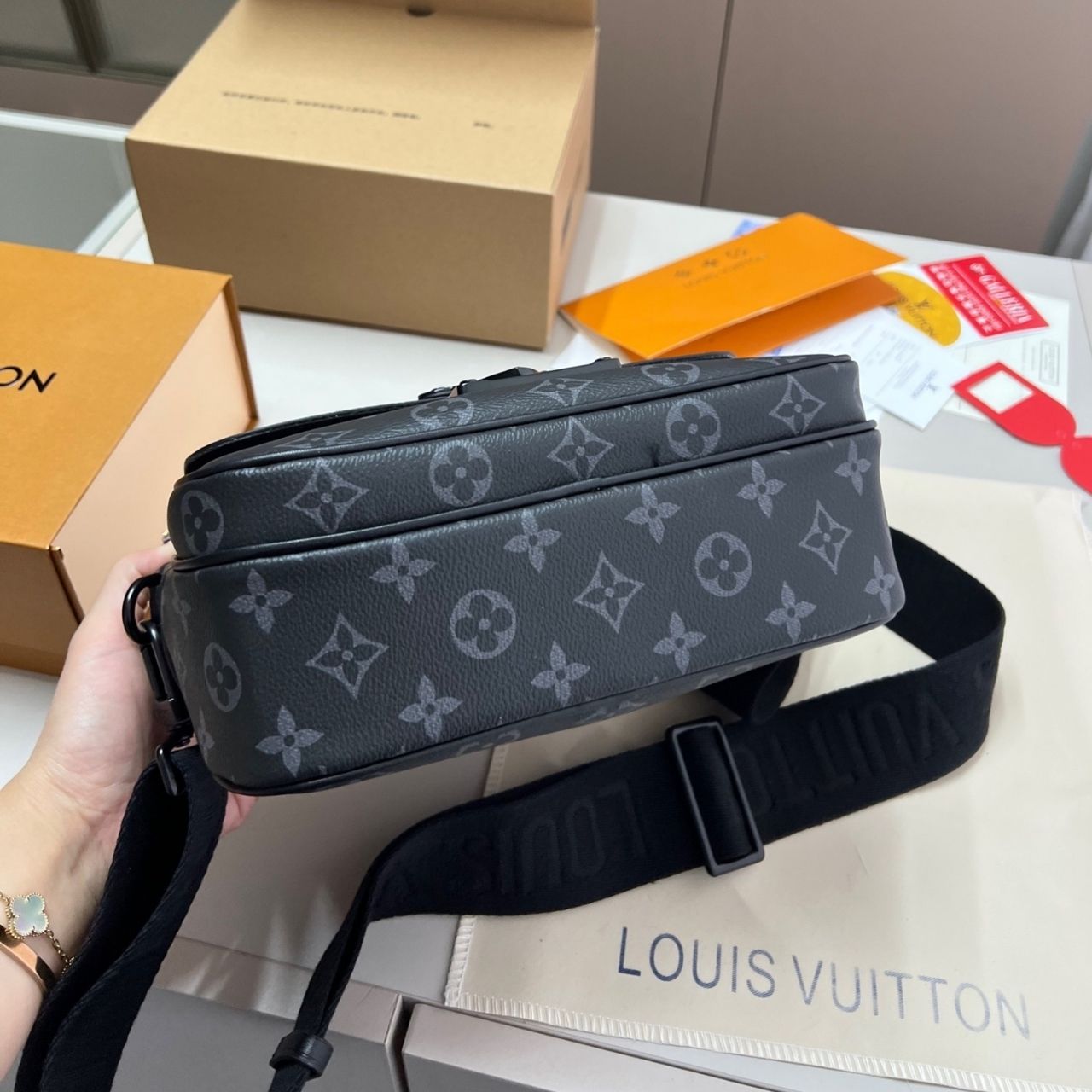Louis Vuitton S Lock Messenger Monogram Eclipse 25cm - Image 4