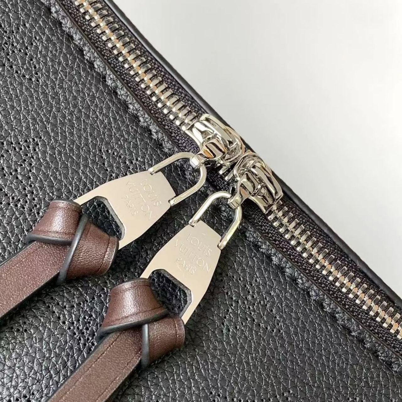 Prestige Edition – Louis Vuitton Beaubourg Hobo MM Black 32cm - Image 10