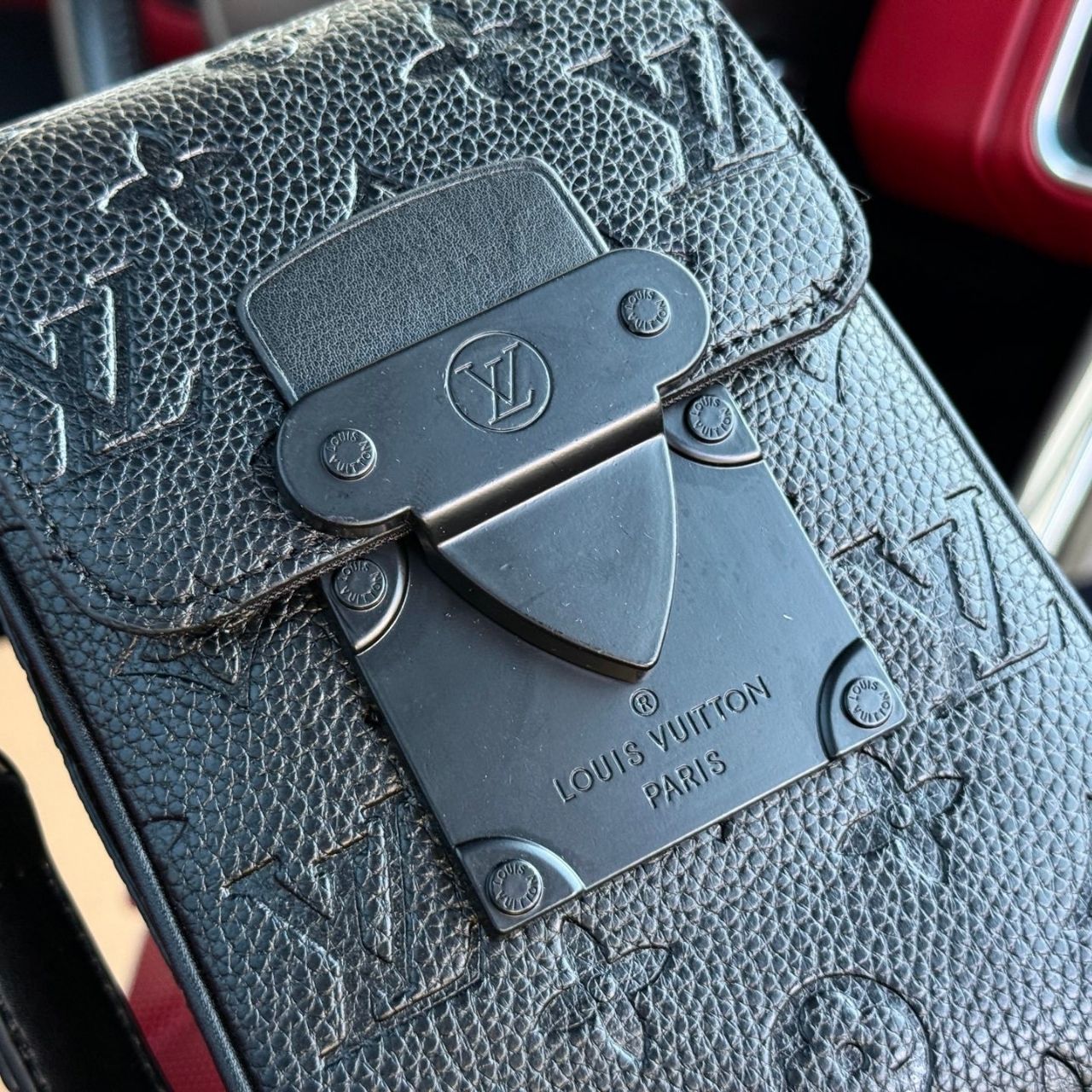 Louis Vuitton S-Lock Vertical Wearable Wallet Monogram Taurillon Black 19cm M81524 - Image 8