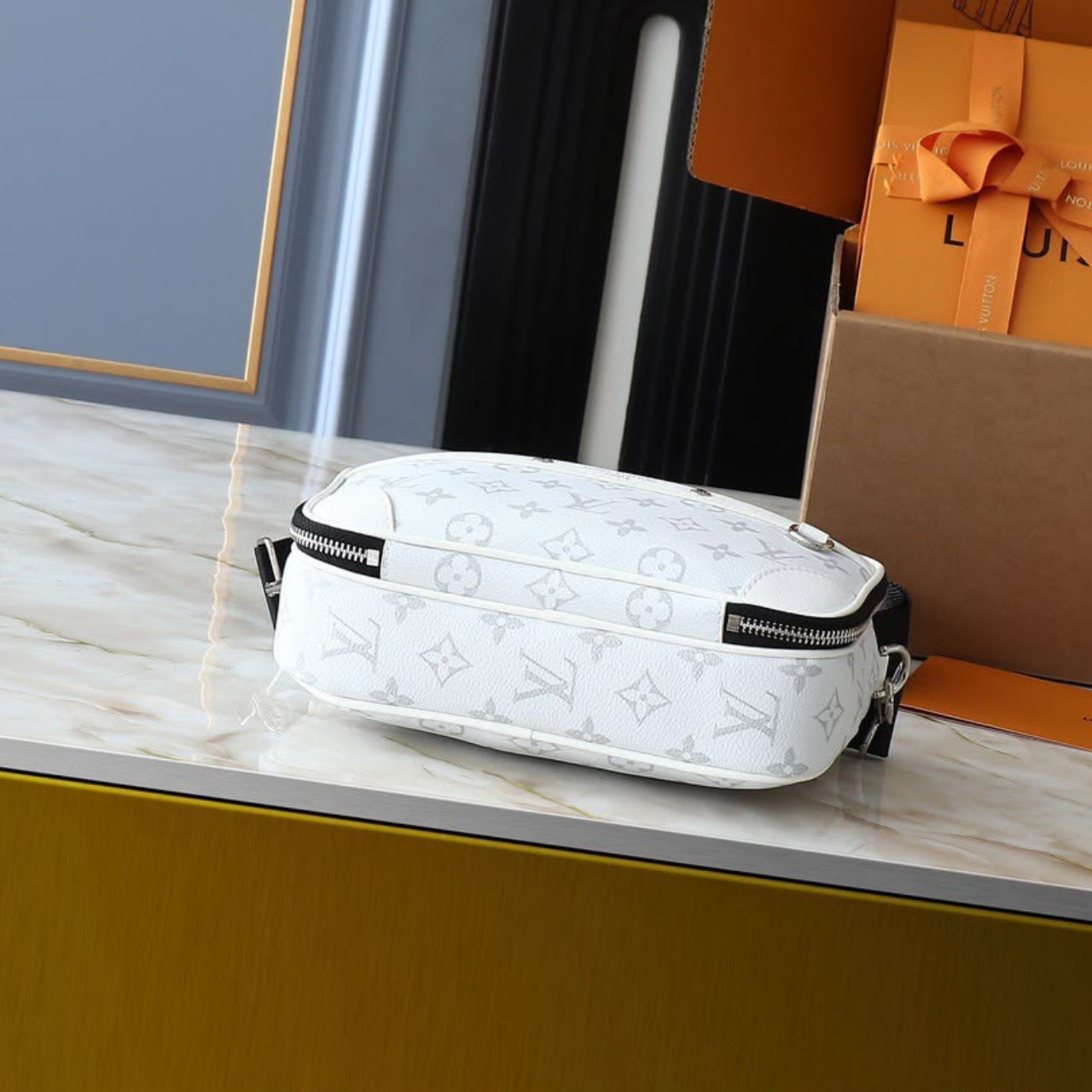 Louis Vuitton Alpha Messenger Optic White 24cm M31069 - Image 6