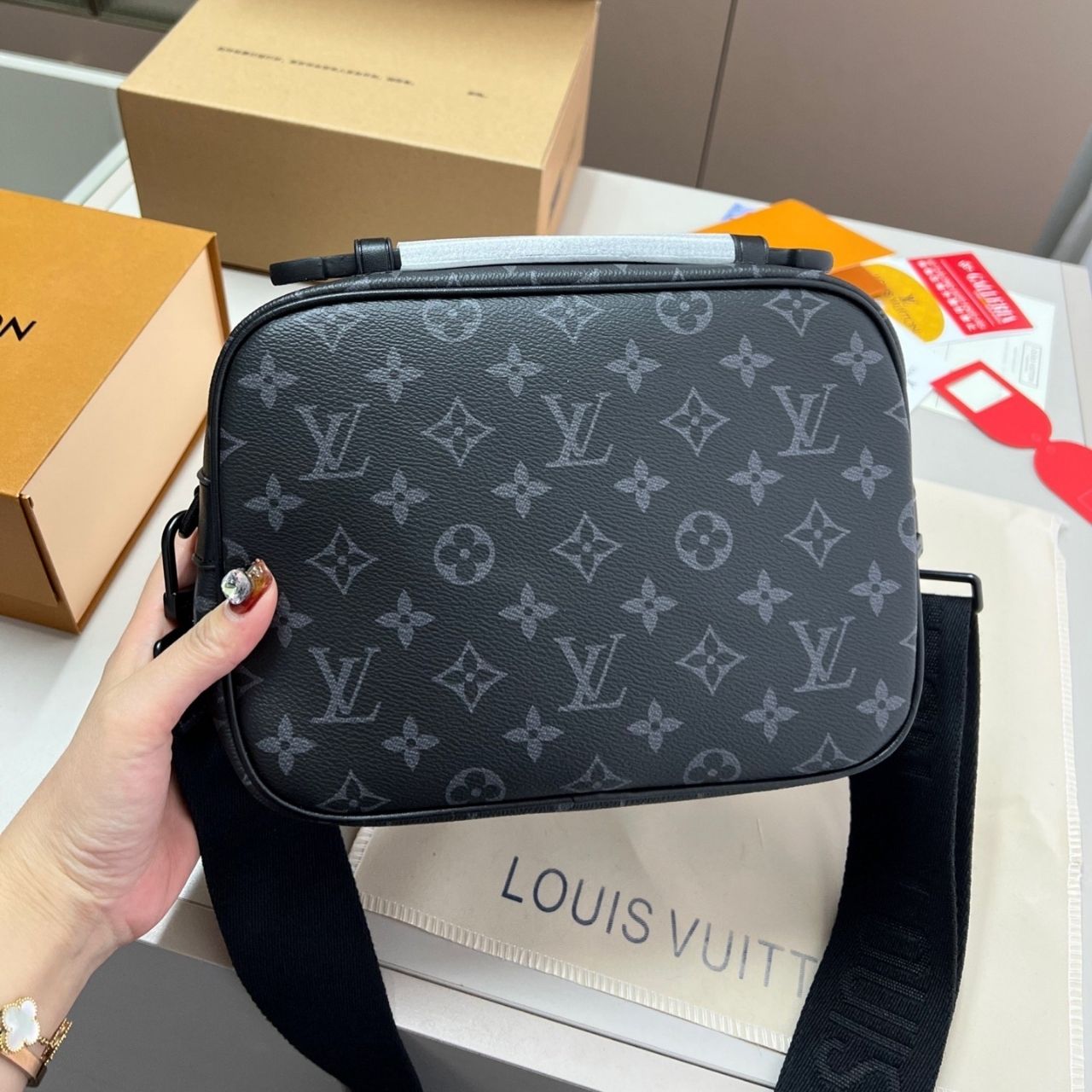 Louis Vuitton S Lock Messenger Monogram Eclipse 25cm - Image 7