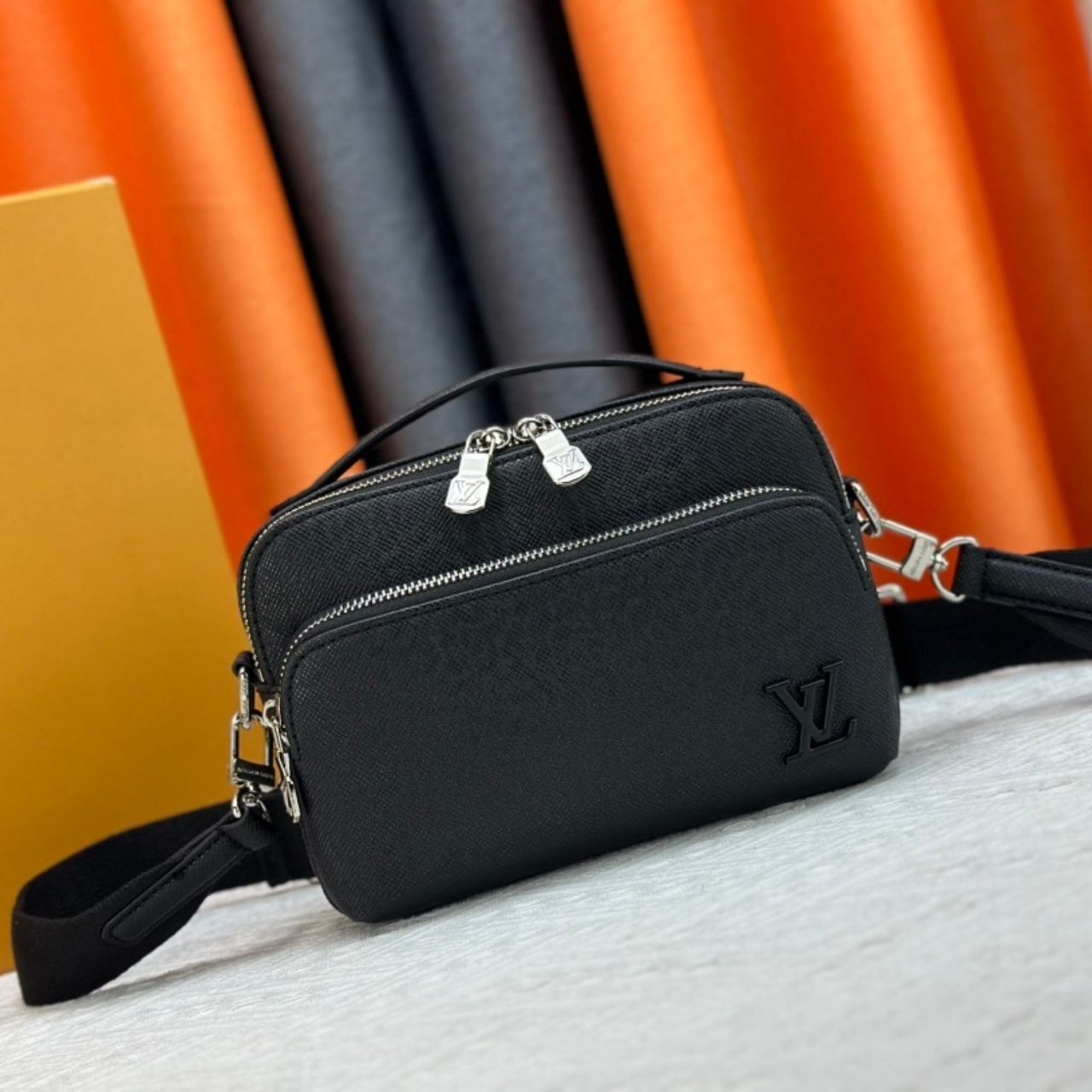 Louis Vuitton Avenue Messenger Taiga Black Bag 22.5cm - Image 2