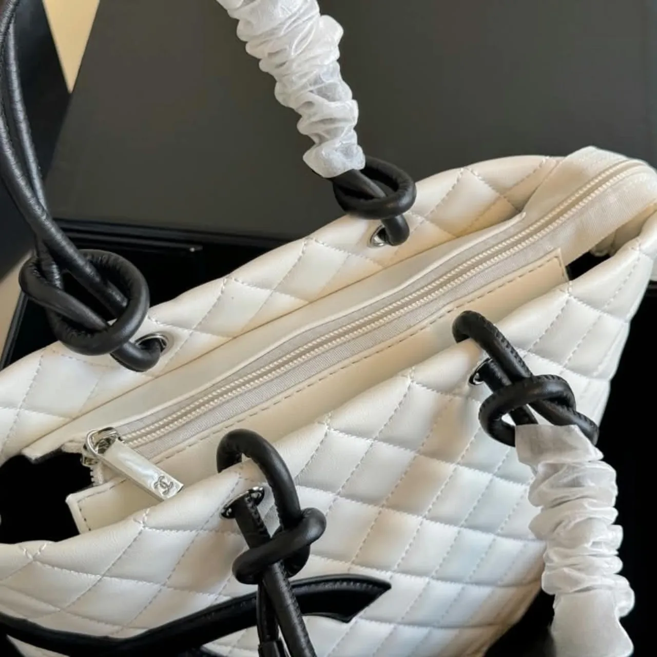 Chanel Cambon Line Medium Tote Bag In White And Black 20cm - Image 4