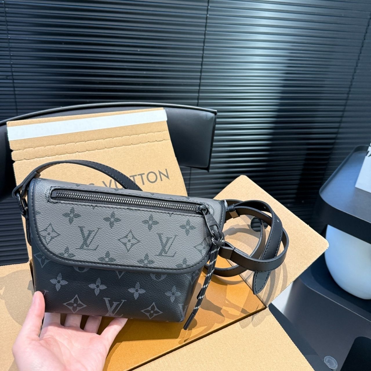 Louis Vuitton Pulse Wearable Wallet Monogram Eclipse 15cm M12806 - Image 6