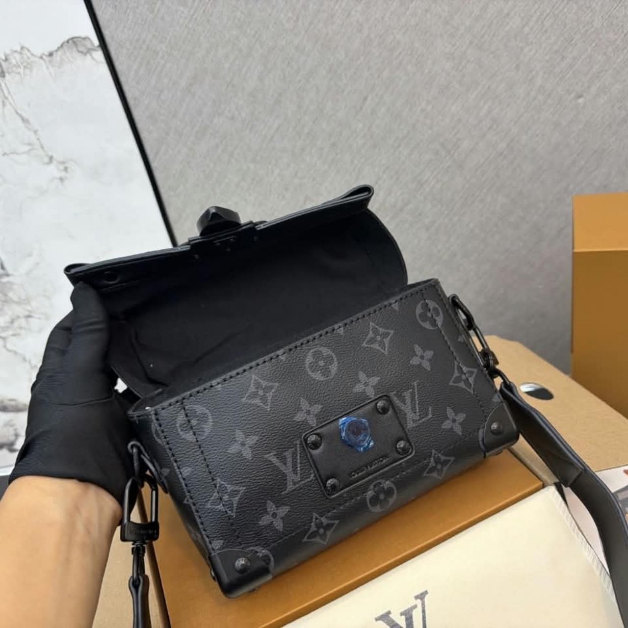 Louis Vuitton Soul Trunk Monogram Eclipse 19cm M11743 - Image 9