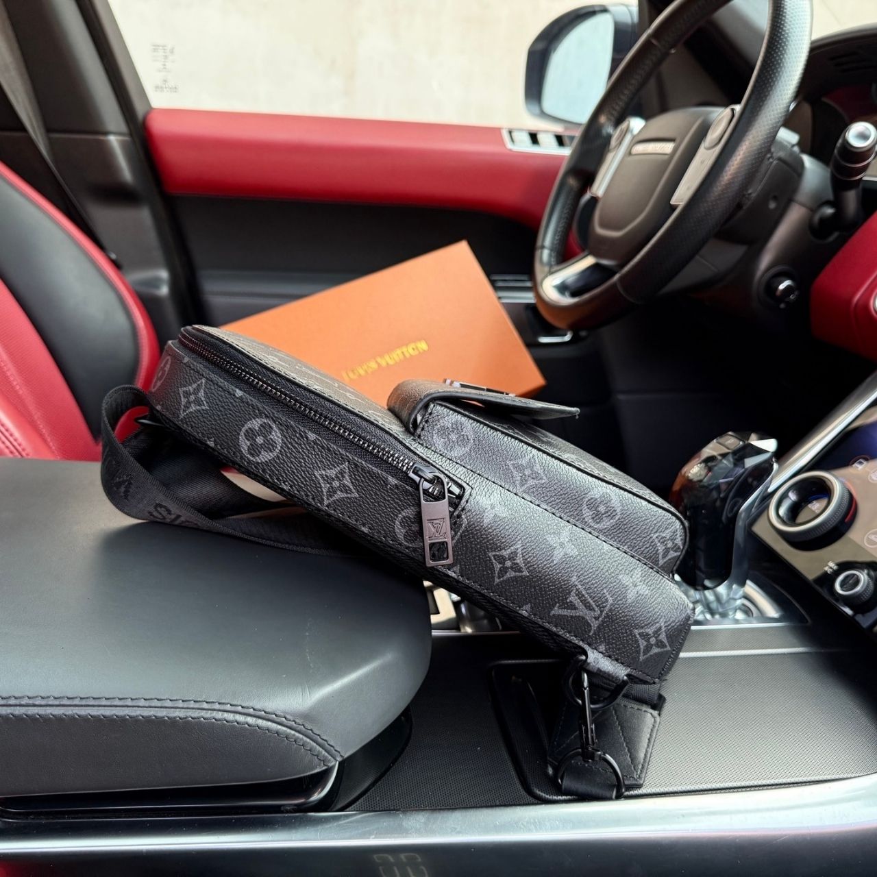 Louis Vuitton Avenue Slingbag Monogram Eclipse Black 20cm - Image 6