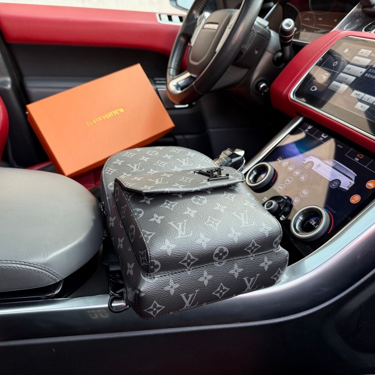 Louis Vuitton Avenue Slingbag Monogram Eclipse Black 20cm - Image 5