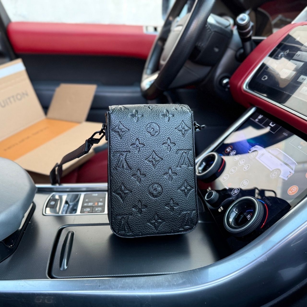 Louis Vuitton S-Lock Vertical Wearable Wallet Monogram Taurillon Black 19cm M81524 - Image 5